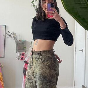 Honeybum Women's Black Crop-top size Medium